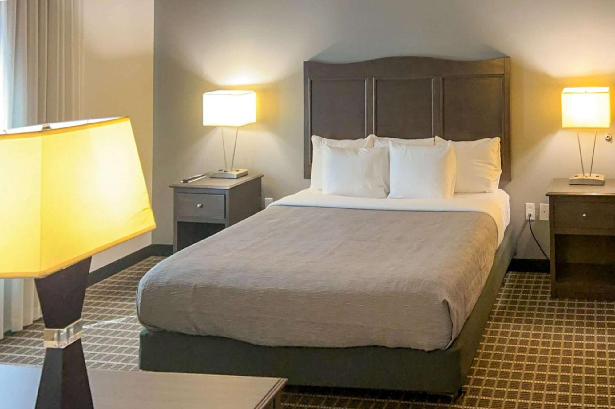 Quality Inn & Suites Pearsall Zewnętrze zdjęcie