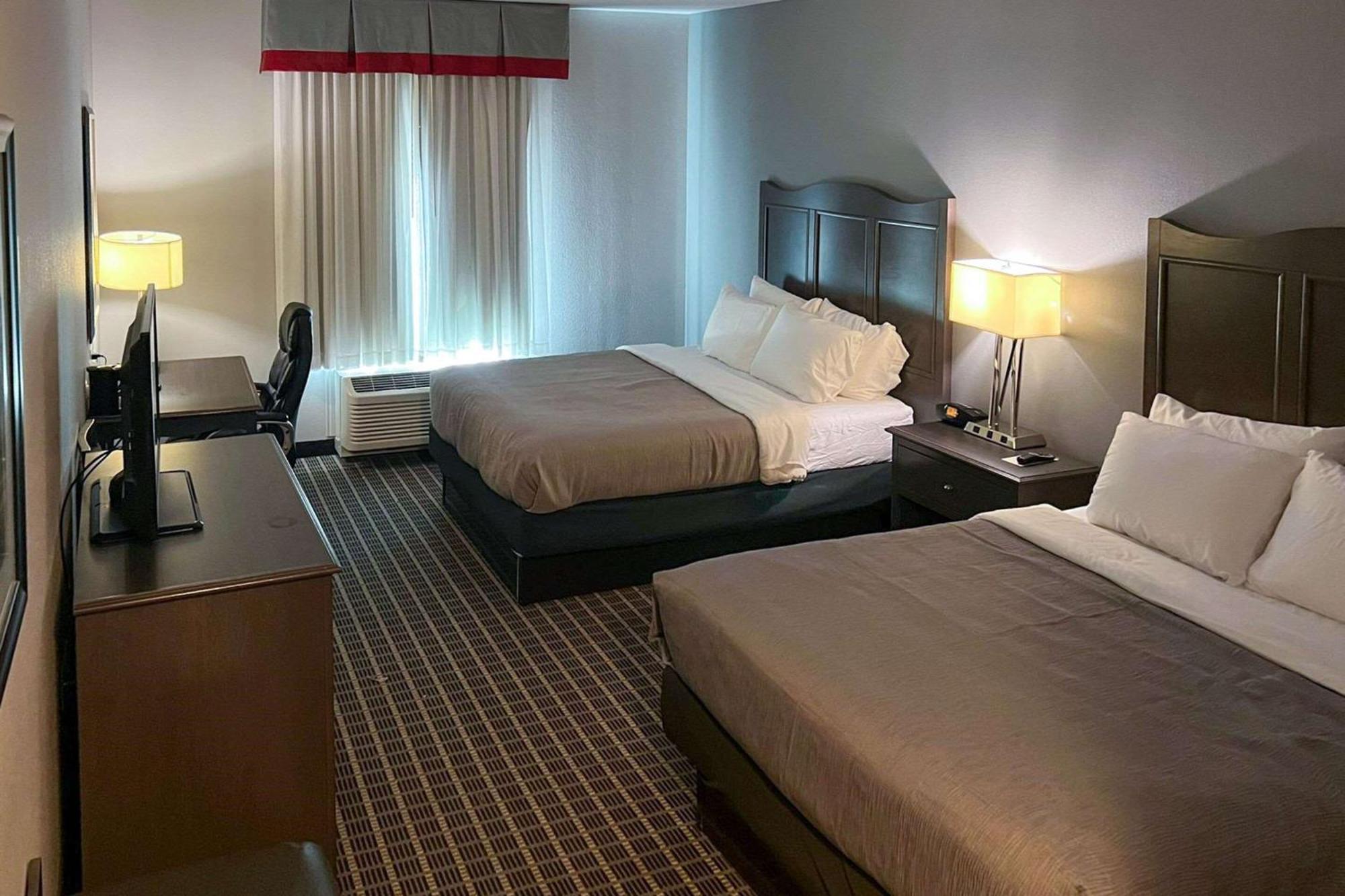 Quality Inn & Suites Pearsall Zewnętrze zdjęcie